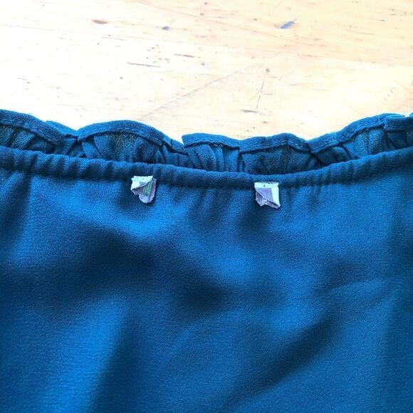 Chelsea28 Ruffle Hem Split Neck Blouse Size Medium - Picture 9 of 10